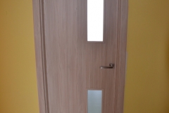 Nové dveře v paneláku 11